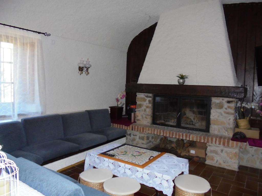 A seating area at Casa rural Cal Fuster Experience