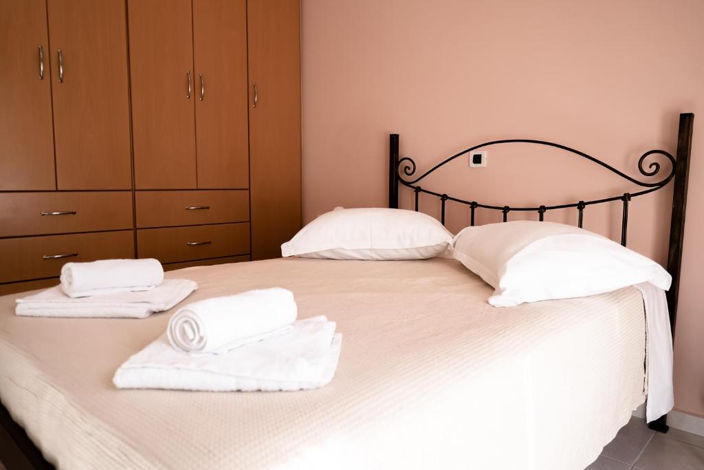 Posteľ alebo postele v izbe v ubytovaní Kyriakos Apartment