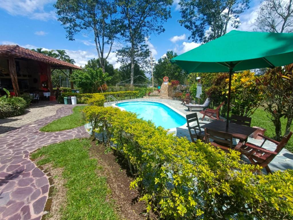Bassein majutusasutuses Hotel del Campo või selle lähedal