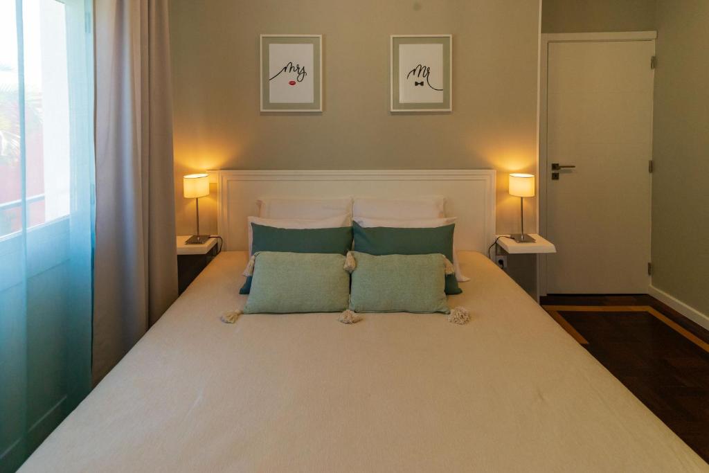 Een bed of bedden in een kamer bij Blue House
