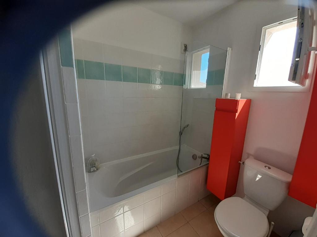 Kamar mandi di Sous le soleil des Alpilles