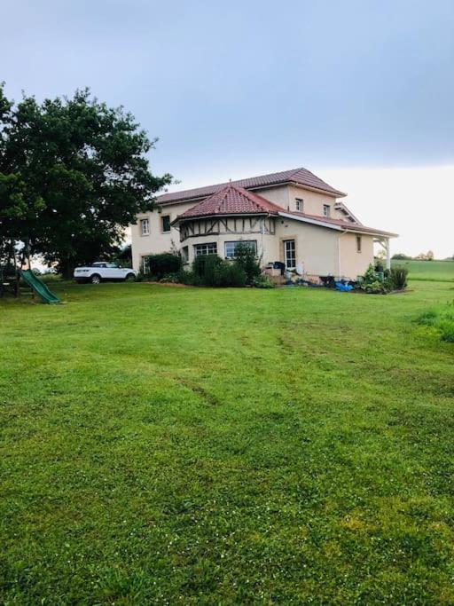Vonkajšia záhrada v ubytovaní Gîte des Contes