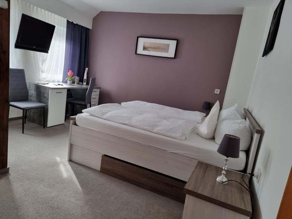 Postel nebo postele na pokoji v ubytování Berghotel-Willingen