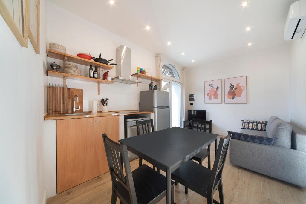 A kitchen or kitchenette at Incantevole Veranda Panoramica