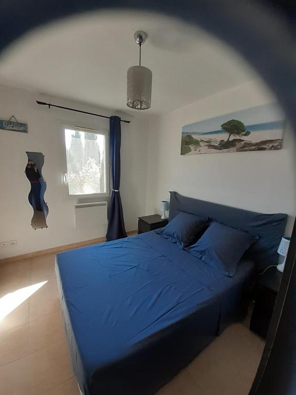 Tempat tidur dalam kamar di Sous le soleil des Alpilles
