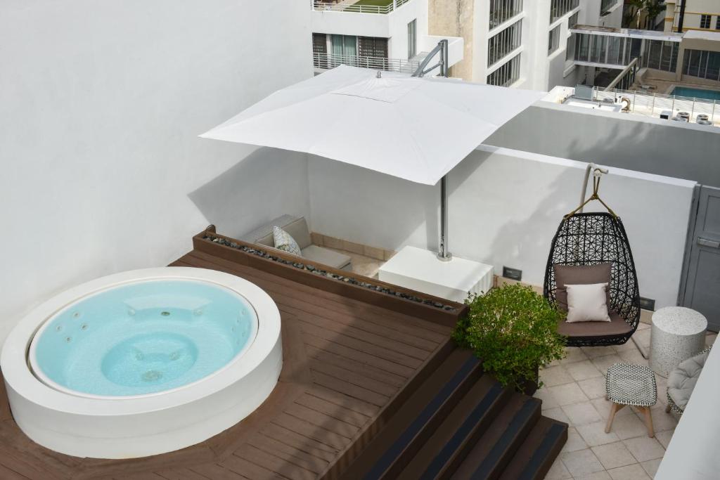 Bazén v ubytování Hotel Victor South Beach nebo v jeho okolí