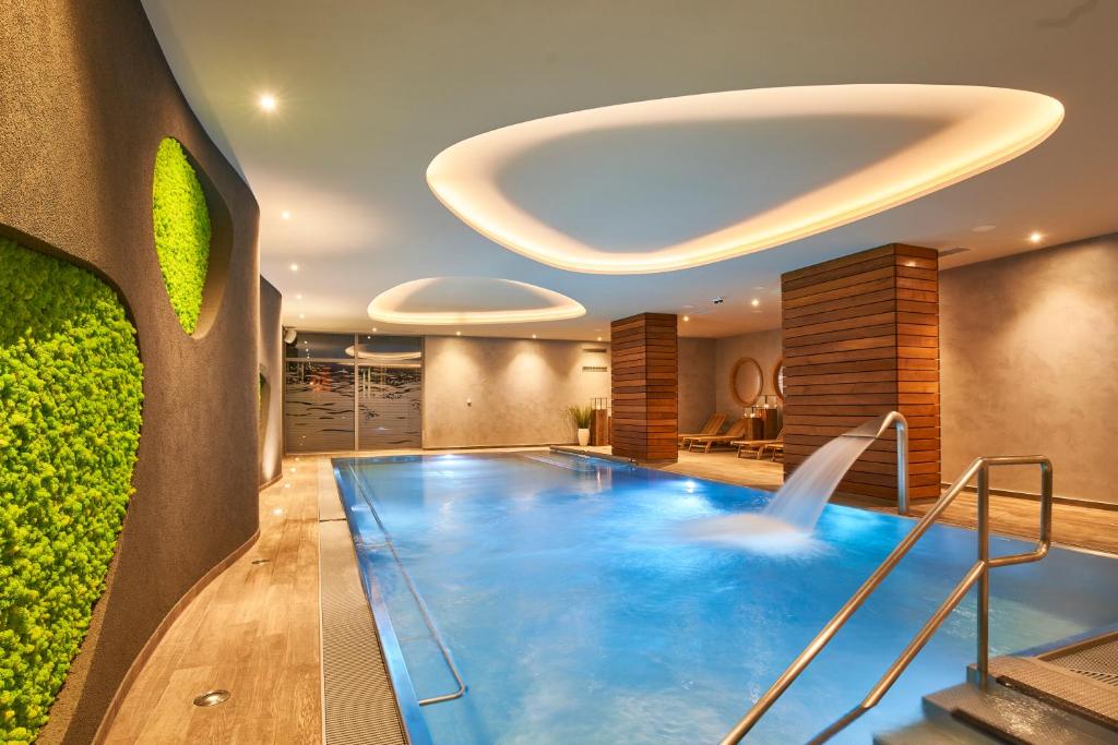 a pool in a hotel room with a fountain at Spa Hotel Felicitas in Poděbrady