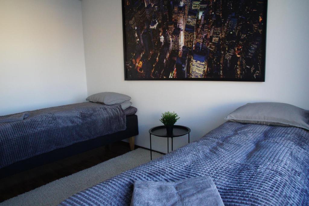 Postel nebo postele na pokoji v ubytování Spacious 4-room apartment in city center