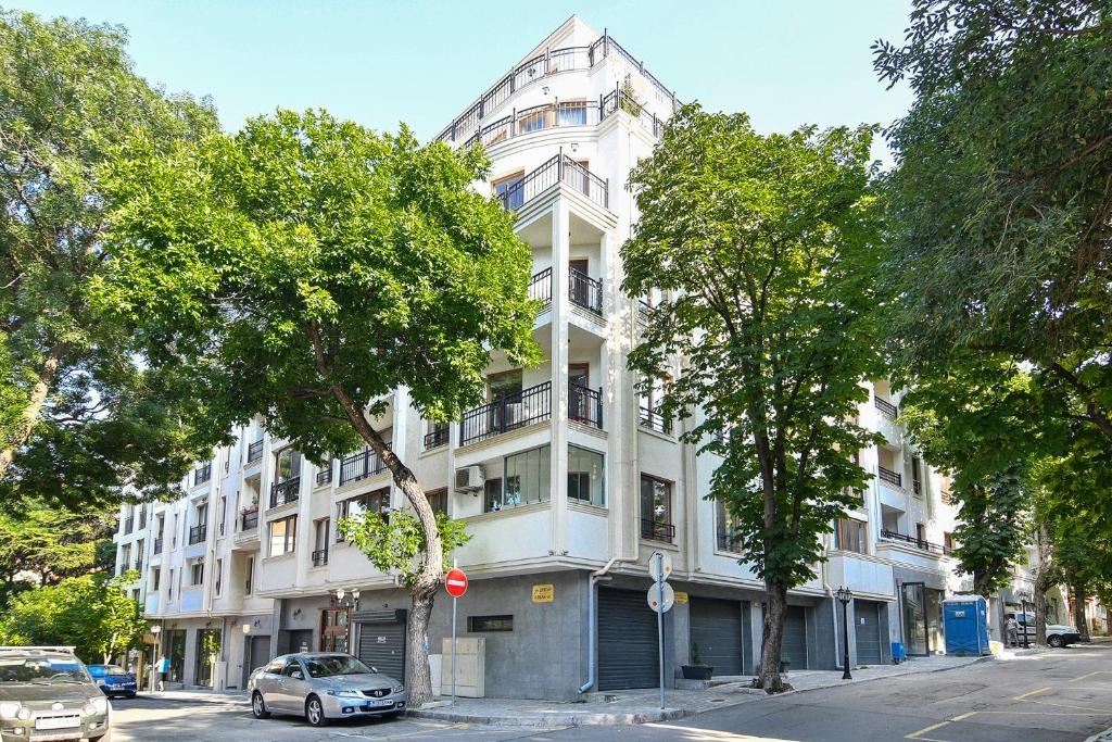 Modern cozy flat with parking in center