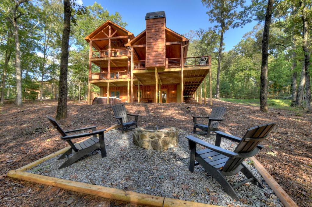 Rusty Nail Is A Luxury Rental Close To Blue Ridge - Housity