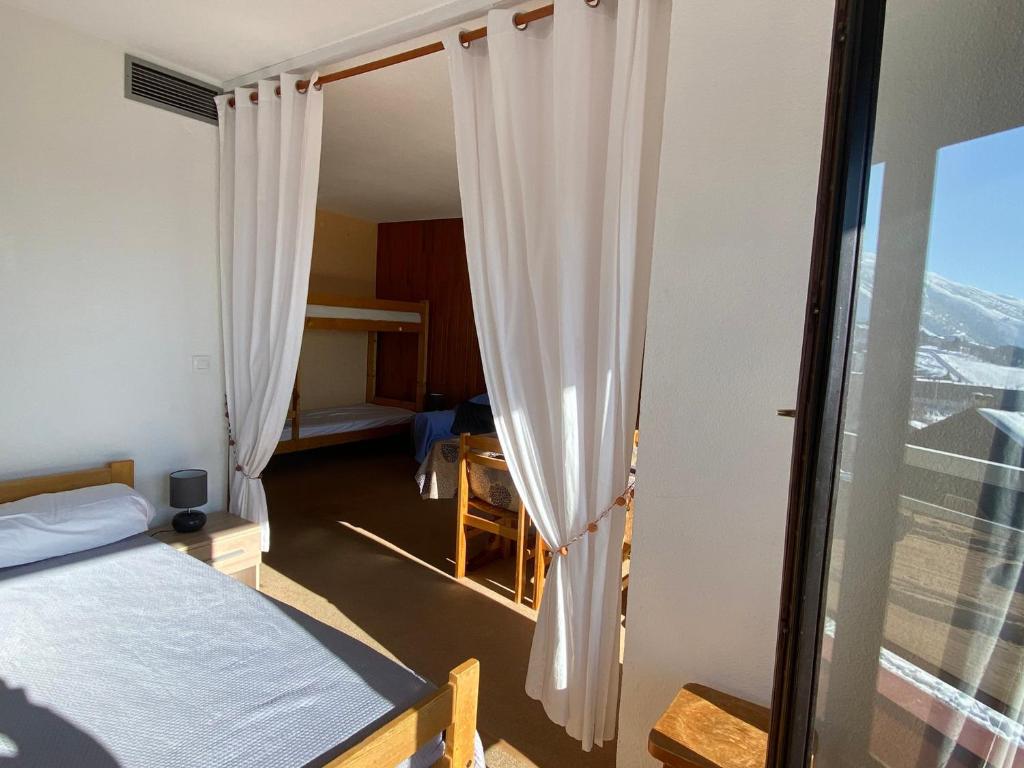 Studio cosy 4 pers. avec balcon sud, départ ski aux pieds, navette gratuite, à 600m des commerces - FR-1-417-8 - Studio