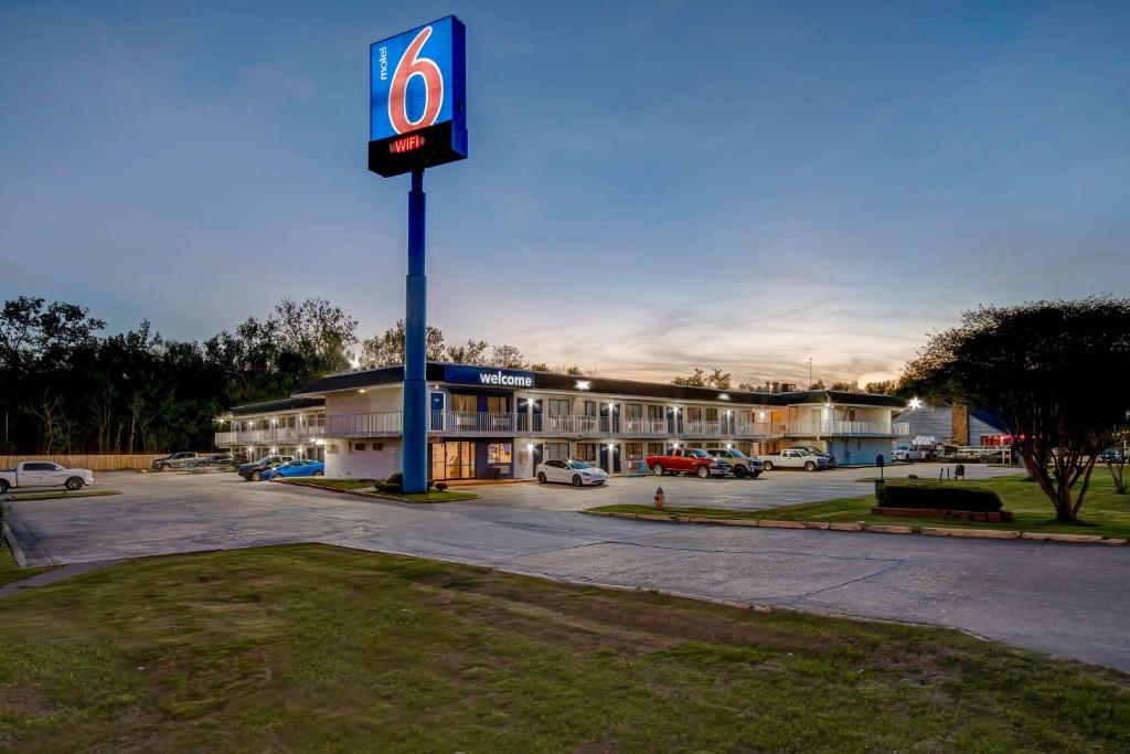 a gas station with a sign in a parking lot at Motel 6-Port Allen, LA - Baton Rouge in Port Allen