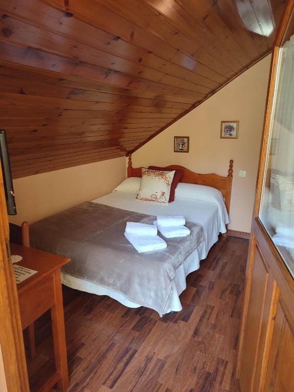 Postel nebo postele na pokoji v ubytování La Salmonera Cangas de Onís