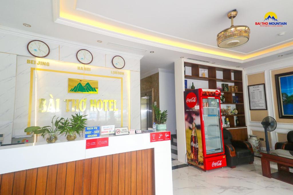 a coca cola machine in a room with a store at Bài Thơ Mountain Hotel in Ha Long