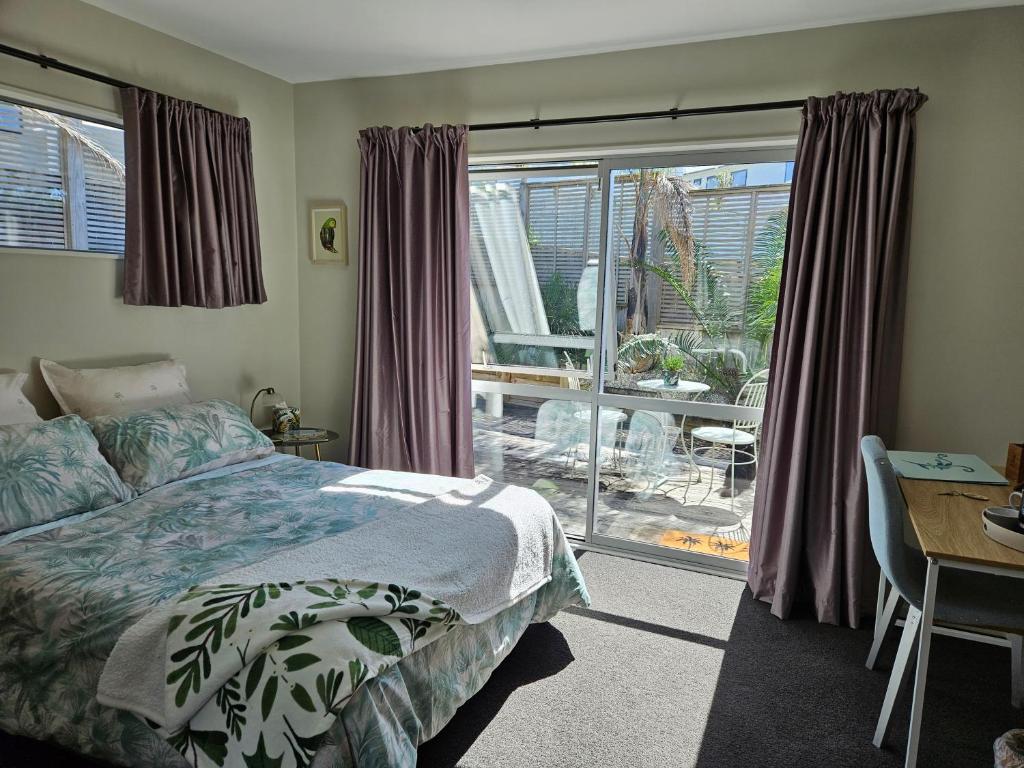 Postelja oz. postelje v sobi nastanitve Mangawhai Modern