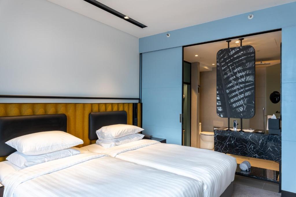 Postel nebo postele na pokoji v ubytování Courtyard by Marriott Colombo
