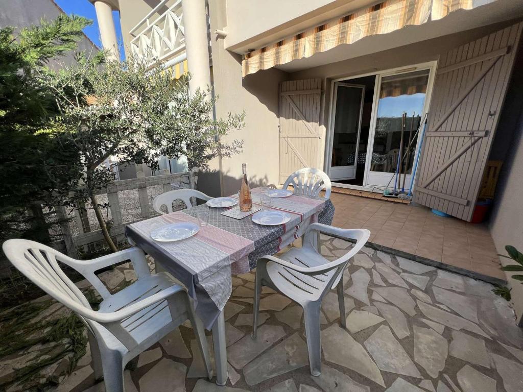 Balkón alebo terasa v ubytovaní Studio Économique avec Piscine, Terrasse et Parking à Valras-Plage, à 500m de la Plage - FR-1-701-56