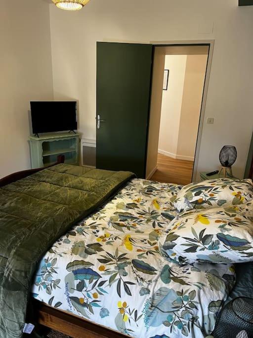 Łóżko lub łóżka w pokoju w obiekcie Petit paradis dans l'aveyron