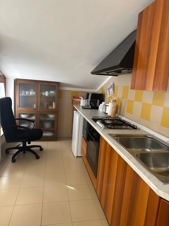 Kuchyňa alebo kuchynka v ubytovaní Relax Sea View Attic