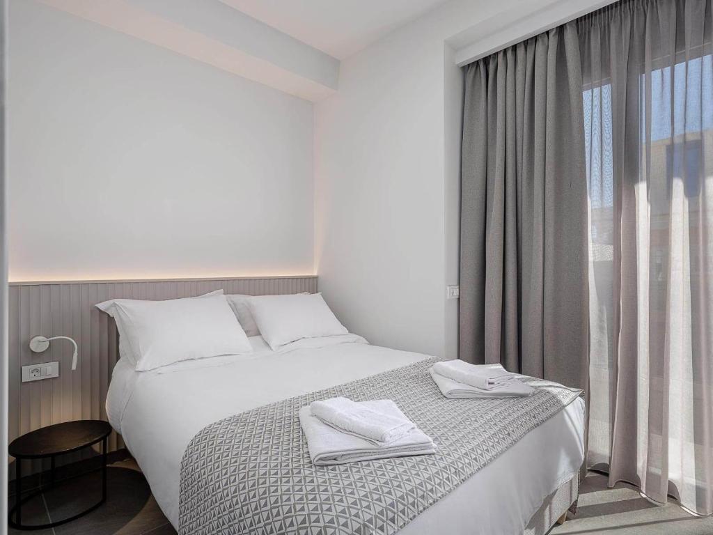 A bed or beds in a room at Casa D'Irene Apts