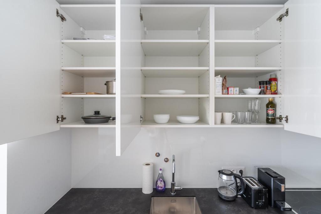 A kitchen or kitchenette at Whats-App Self-Check-IN - Pärchen Wohnung am Hauptbahnhof
