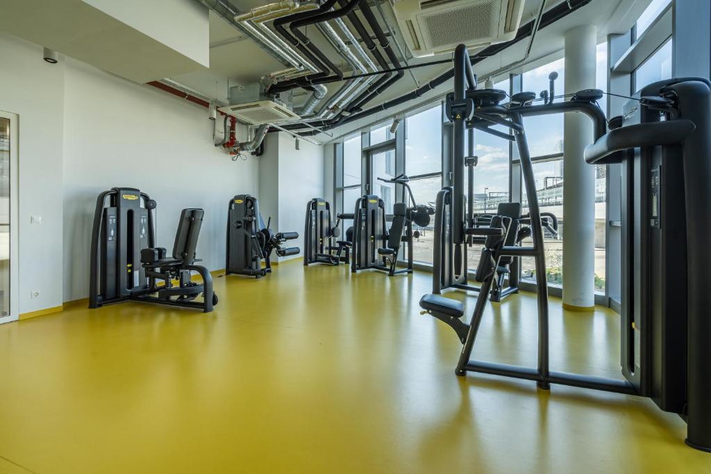The fitness centre and/or fitness facilities at Whats-App Self-Check-IN - Pärchen Wohnung am Hauptbahnhof