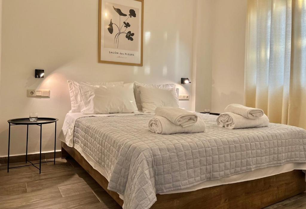 A bed or beds in a room at Friday Collection