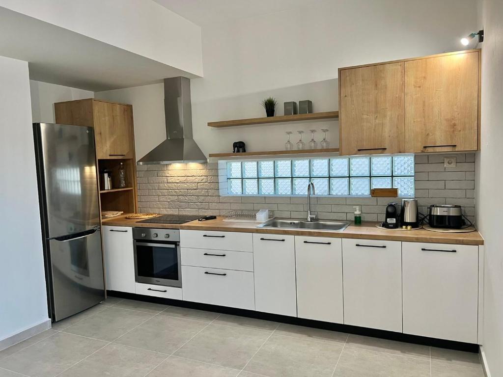 A kitchen or kitchenette at Friday Collection
