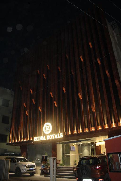 Fotografie z fotogalerie ubytování Hotel Rudra Royals v destinaci Širdi
