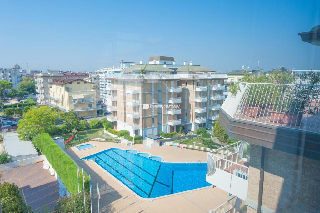 Bazén v ubytovaní Residence Santa Fè Immobiliare Pacella alebo v jeho blízkosti