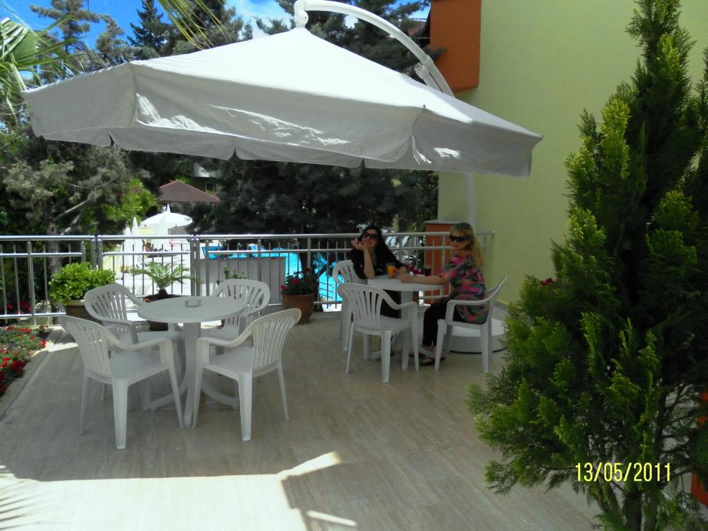 Patio nebo venkovní prostory v ubytování Wassermann Hotel