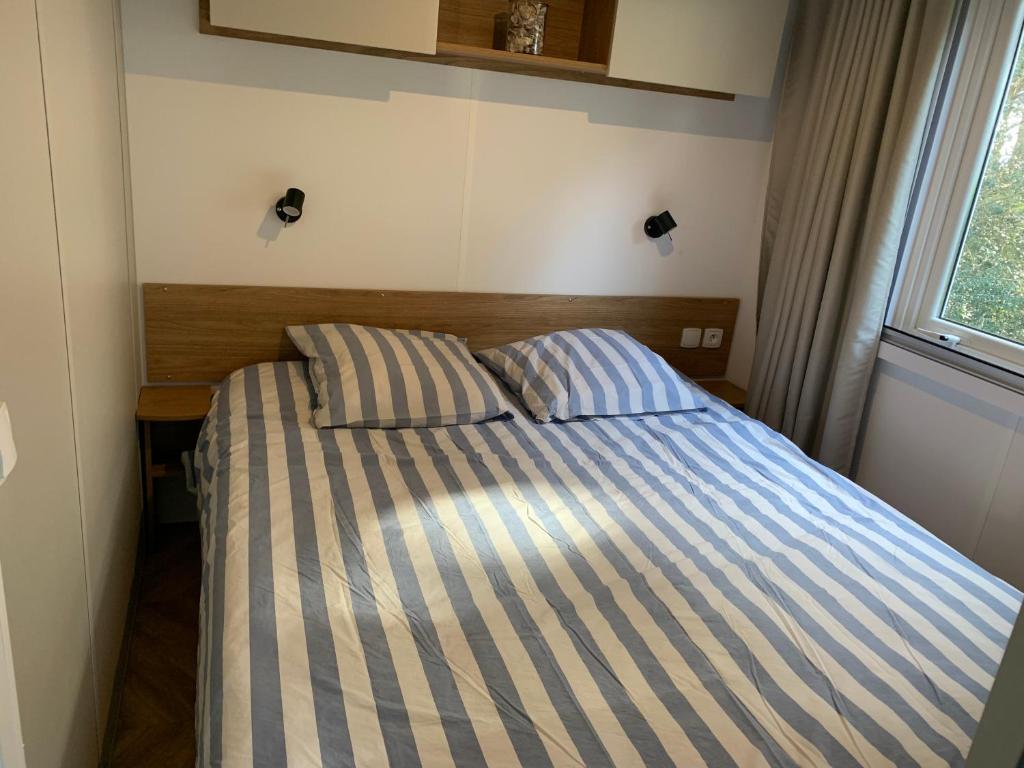 Postel nebo postele na pokoji v ubytování RESPIRE