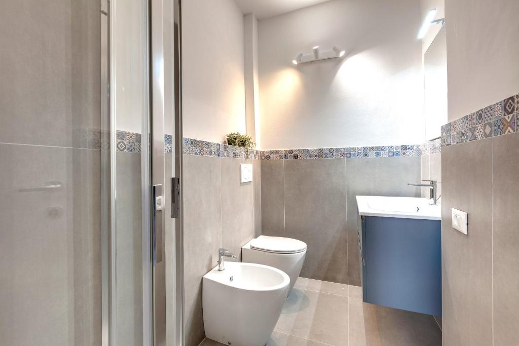 A bathroom at Sprone Apartment by Mamo Florence