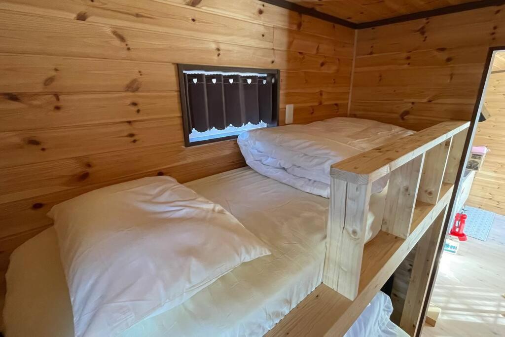 Postel nebo postele na pokoji v ubytování 富士山下Trailer House-B