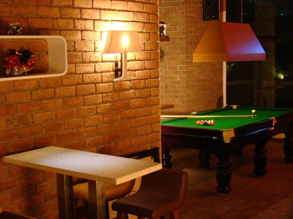 Biliár nebo kulečník v ubytování Lemon Tree Hotel Chennai