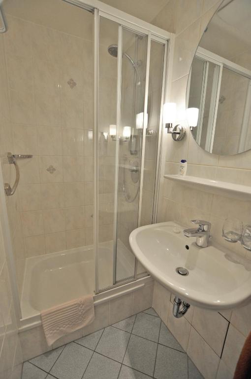 Hotel Am Ehrenhof - Resim 39