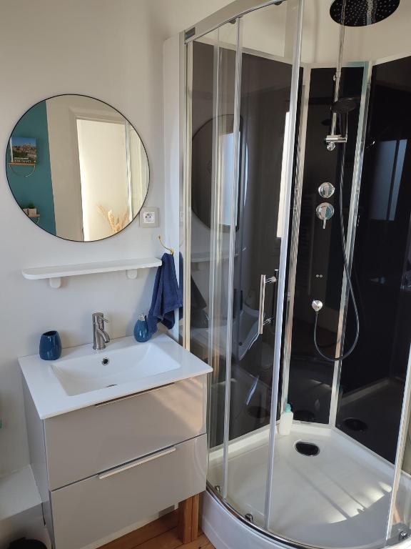L'Echappée Belle - Habitación Familiar Con Baño Privado