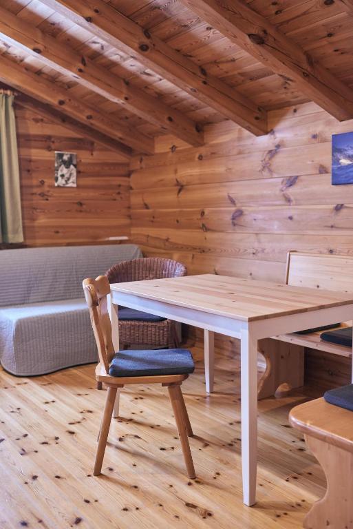 Posezení v ubytování MOUNTAINRANGER - Lodge - ski in & ski out