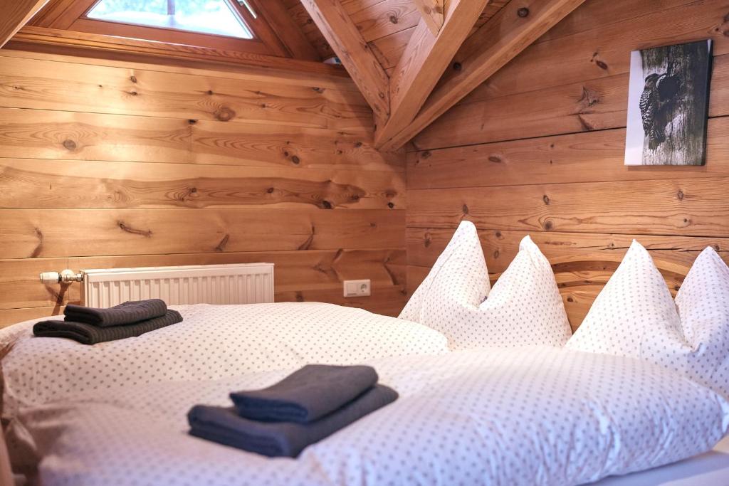 Postel nebo postele na pokoji v ubytování MOUNTAINRANGER - Lodge - ski in & ski out
