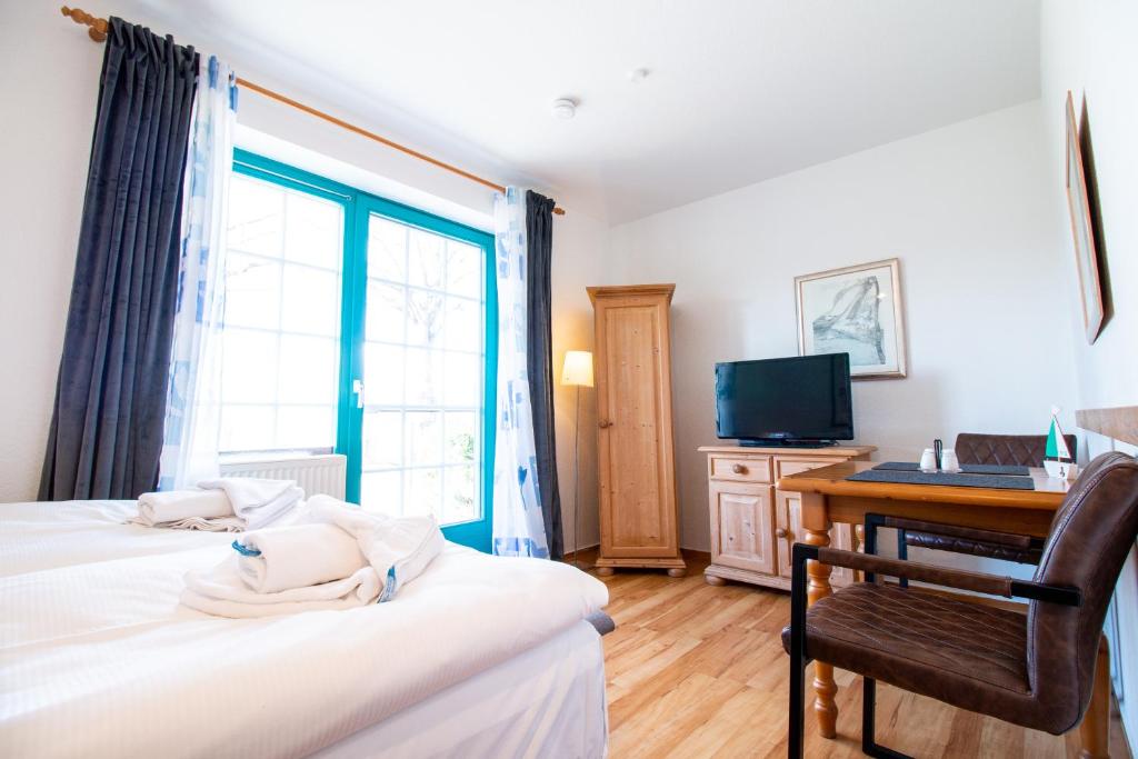 TV a/nebo společenská místnost v ubytování Sellin - Seedorf Am Neuensiener See Apartment 08