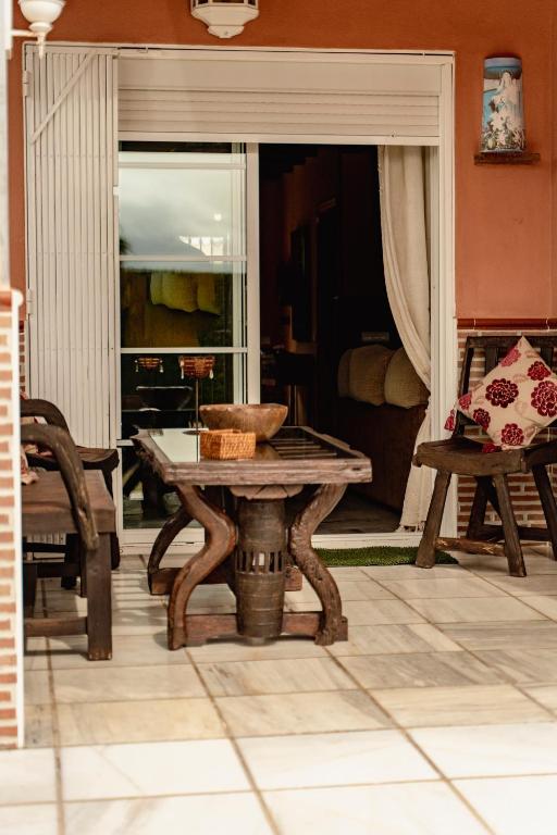 Część wypoczynkowa w obiekcie Villa estilo mediterránea con Piscina, Jardín, Bbq y Jacuzzi - VILLA BEL AIR REAL