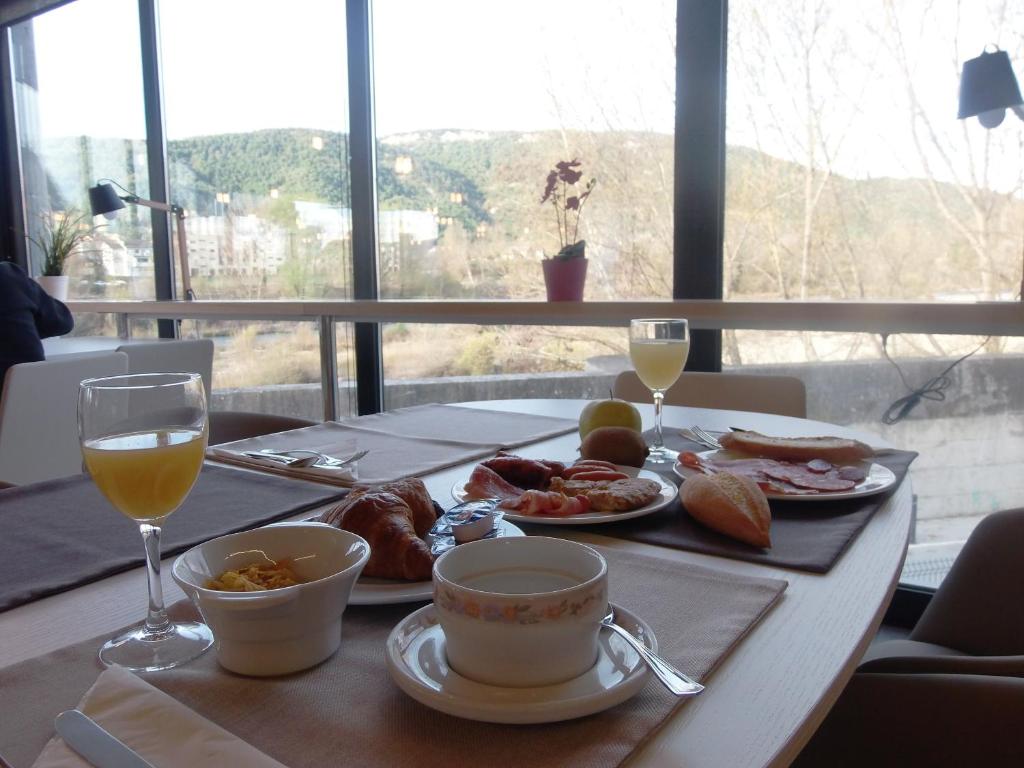 Comida en o cerca de este hotel