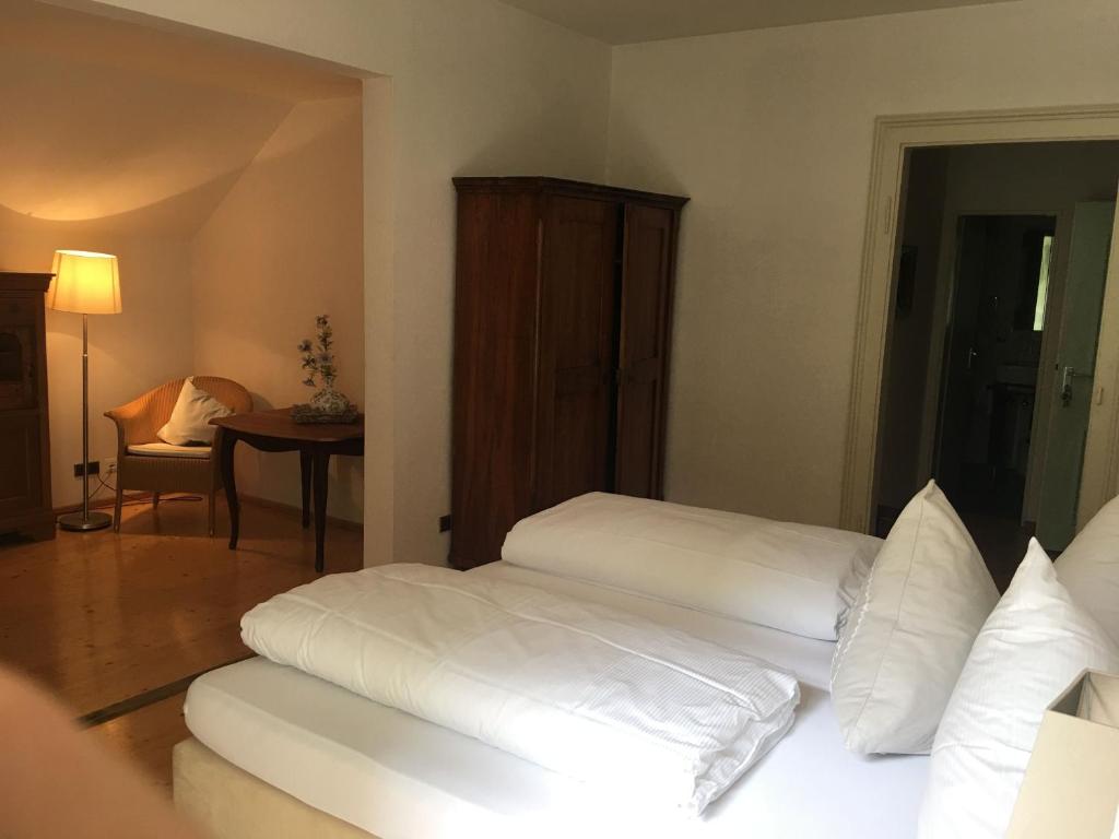 Postel nebo postele na pokoji v ubytování Hotel Kolbergarten