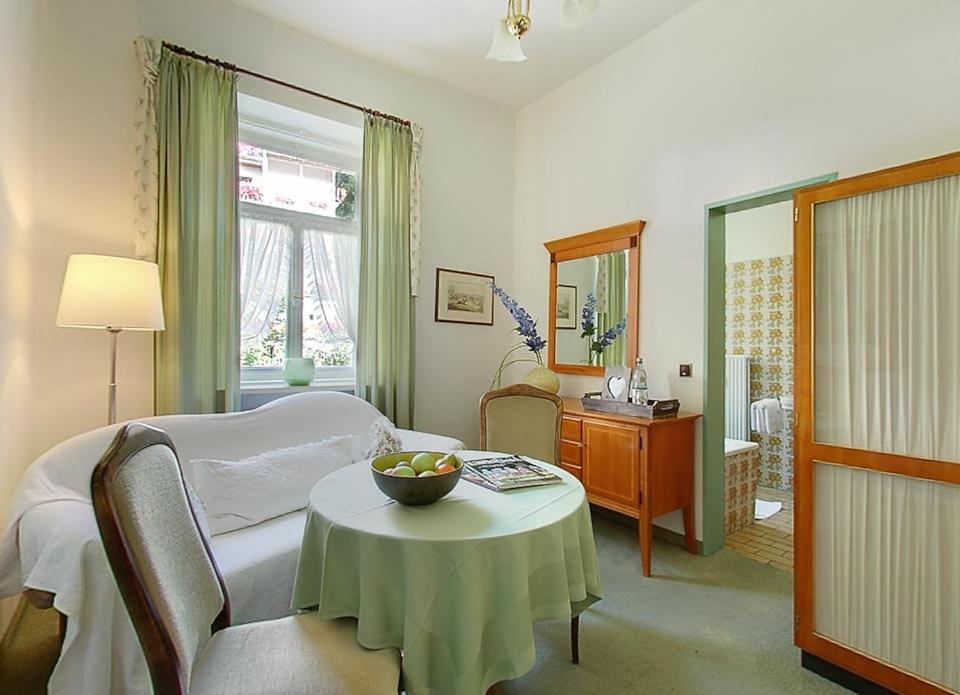 Posezení v ubytování Hotel Kolbergarten