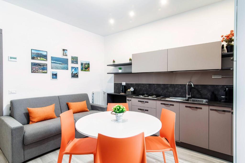 Una cocina o kitchenette en Lianora Apartment by Quokka 360 - comfortable and modern flat in the centre of Como