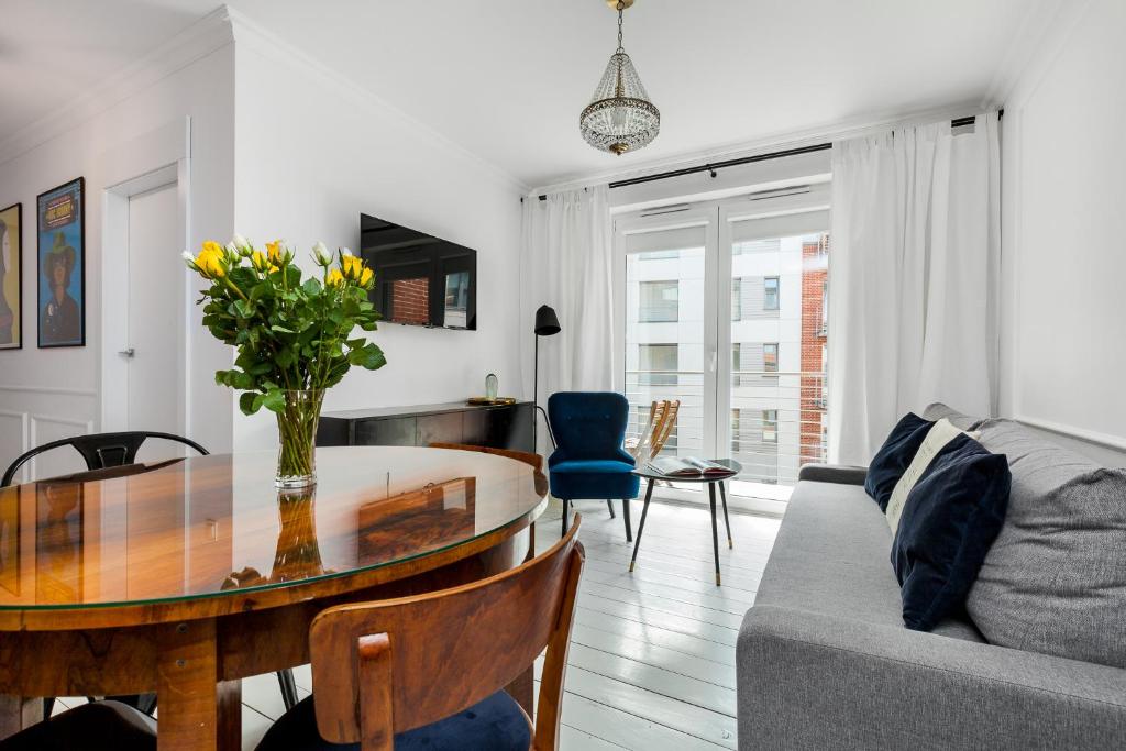 a living room with a table and a couch at Happy Stay Tartaczna Residence III in Gdańsk