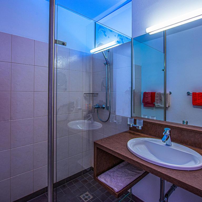 Koupelna v ubytování Hotel Garni Weinquadrat