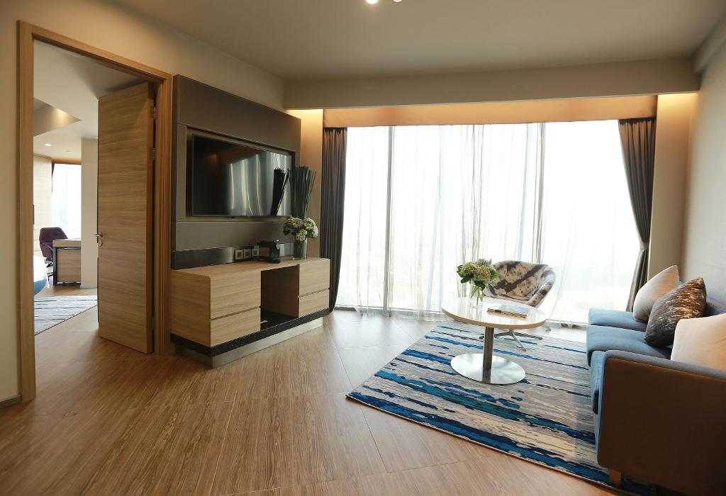 Executive Apartment with Two Single Beds, Sofa and City View - Lounge Access