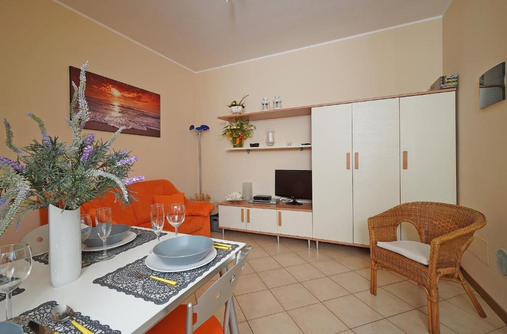A television and/or entertainment centre at Messaga