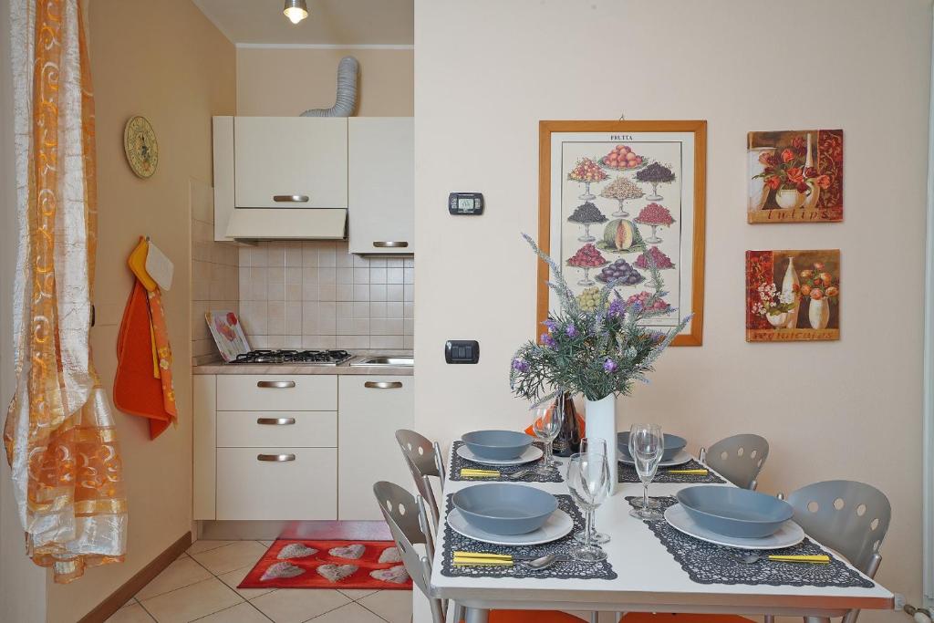 A kitchen or kitchenette at Messaga